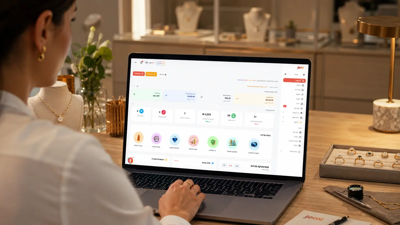 תוכנה לתכשיטנים: איך לבחור CRM וניהול חנויות תכשיטים שבאמת מתאים לענף